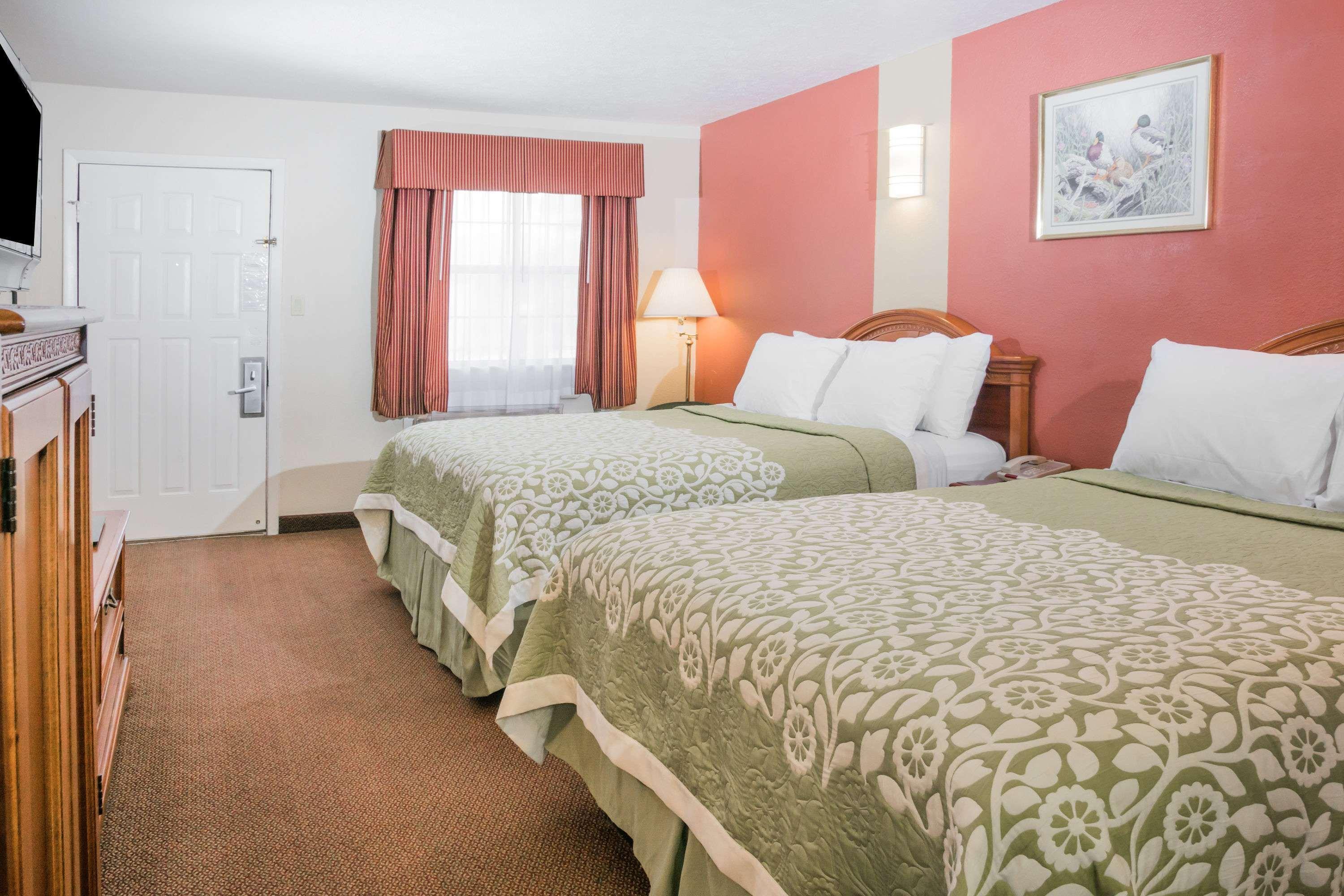Days Inn By Wyndham Bastrop Bagian luar foto